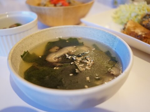 ワカメと干し椎茸の中華スープ